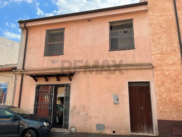 Casa quadrilocale in vendita in Via Regina Elena, Codrongianos