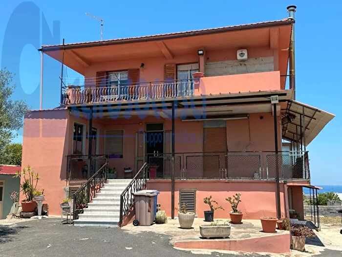 Casa con 11 locali in vendita in Augusta