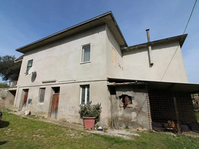 Casa con 6 locali in vendita in Contrada Tesino, Offida