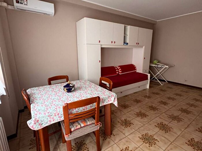 Appartamento trilocale in affitto in Via Venezia, Centro, Nettuno