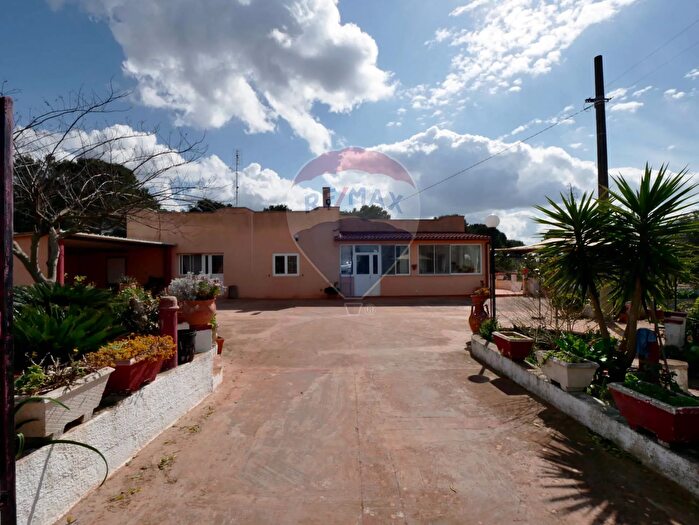 Casa con 8 locali in vendita in Contrada Franzullo, Martina Franca