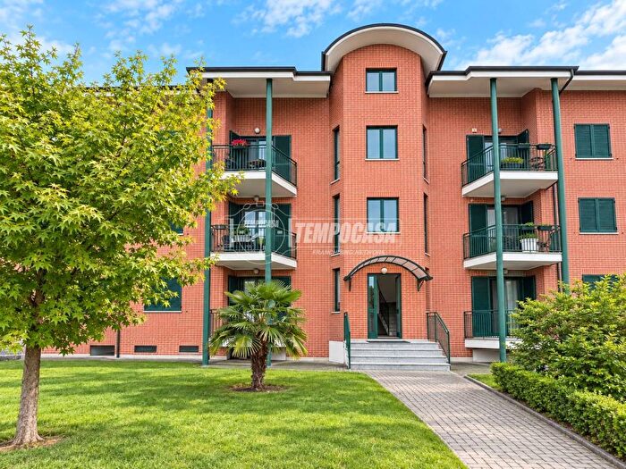 Appartamento con 5 locali in vendita in Via Grazia Deledda, Centro, Santhià