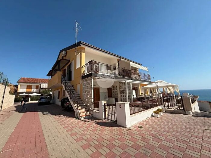 Appartamento trilocale in vendita in Via Togliatti, Calopezzati