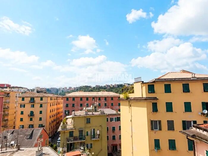Appartamento quadrilocale in vendita in Via Vicenza, Genova