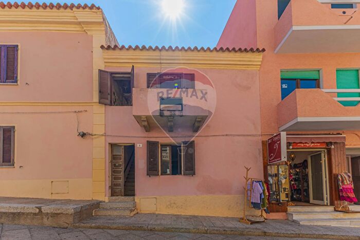 Appartamento con 5 locali in vendita in Via Carlo Alberto di Savoia, Santa Teresa Gallura