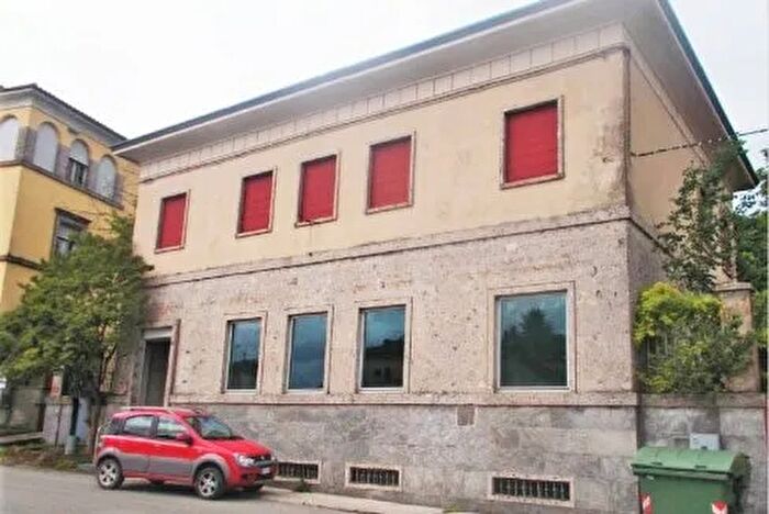Casa con 6 locali in vendita in Piazza Umberto I Montù Beccaria, Montu Beccaria
