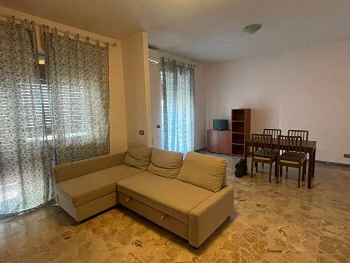 Appartamento trilocale in affitto in Via Leopoldo Traversi, Garbatella, Roma