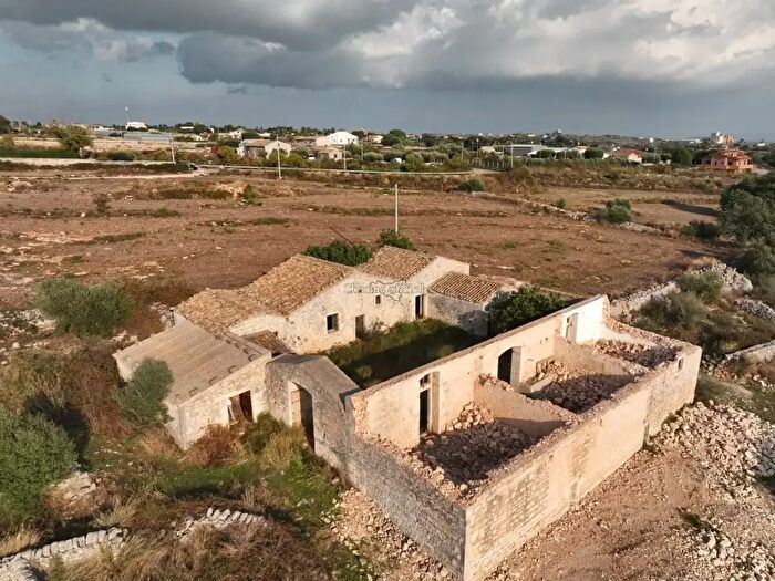 Casa con 5 locali in vendita in Contrada Quartarella, Modica