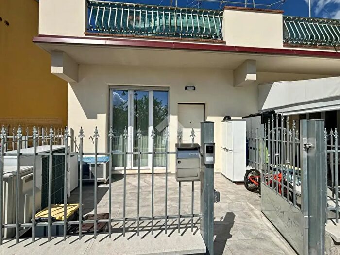 Appartamento trilocale in vendita in Piazza Felice Matteucci, Campi Bisenzio