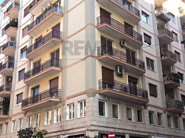 Appartamento con 6 locali in vendita in Via De Rossi, Bari