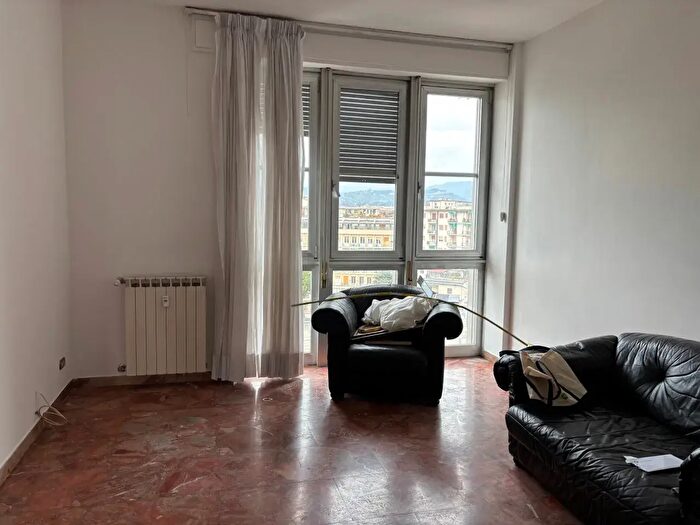 Appartamento trilocale in affitto in Via di Novoli, Firenze