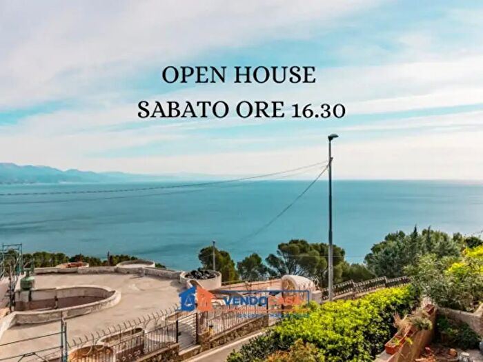 Appartamento trilocale in vendita in Via Torre d'Ere, Bergeggi