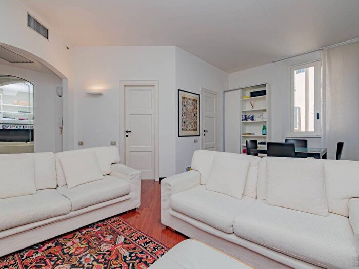 Appartamento trilocale in affitto in Via San Marco, Turati, Milano