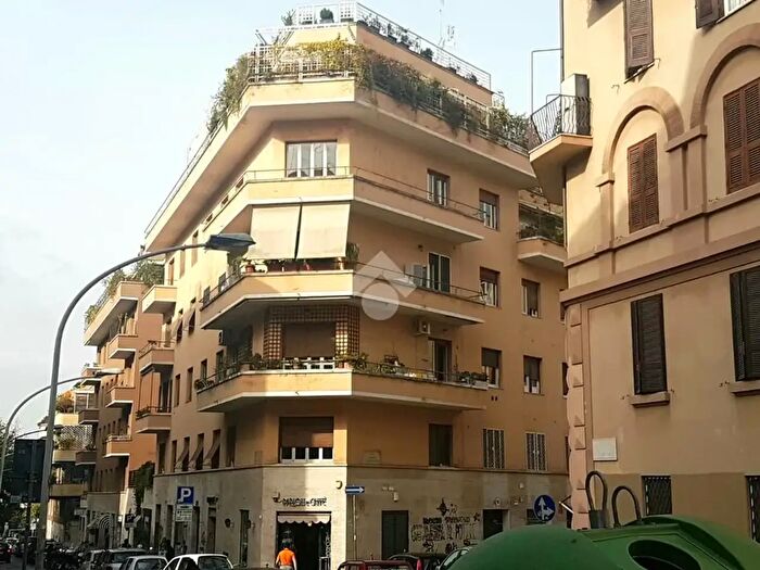 Appartamento trilocale in vendita in Via Ruggero Fauro, Roma