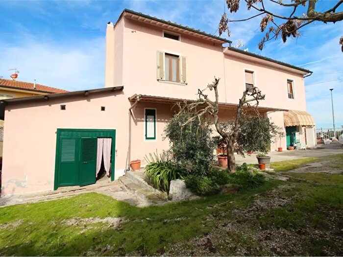 Casa con 5 locali in vendita in Santa Maria A Monte