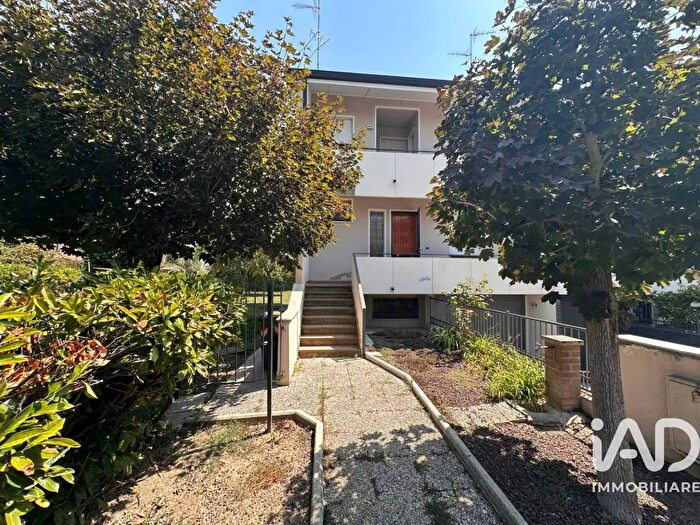 Casa con 5 locali in vendita in Via Gramsci, Mirandola