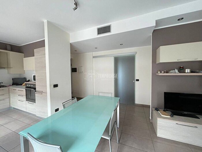Appartamento trilocale in affitto in Via Montorfano, Lipomo