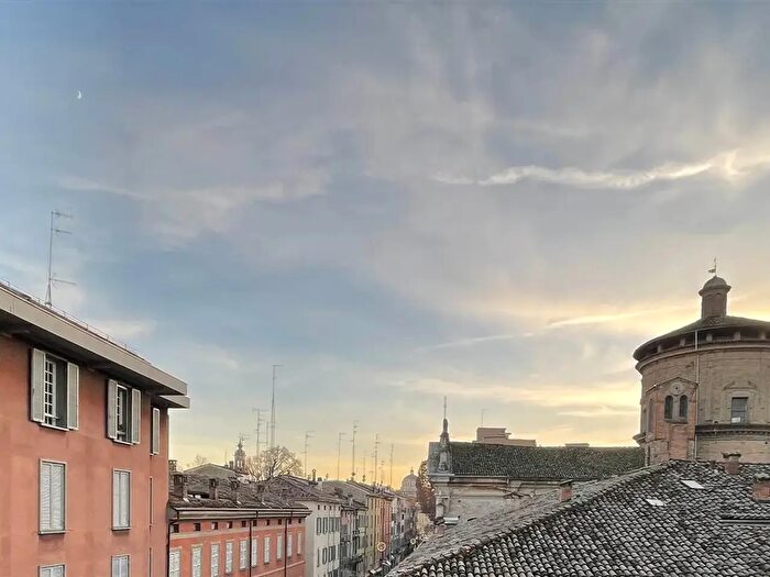 Appartamento con 6 locali in vendita in Parma