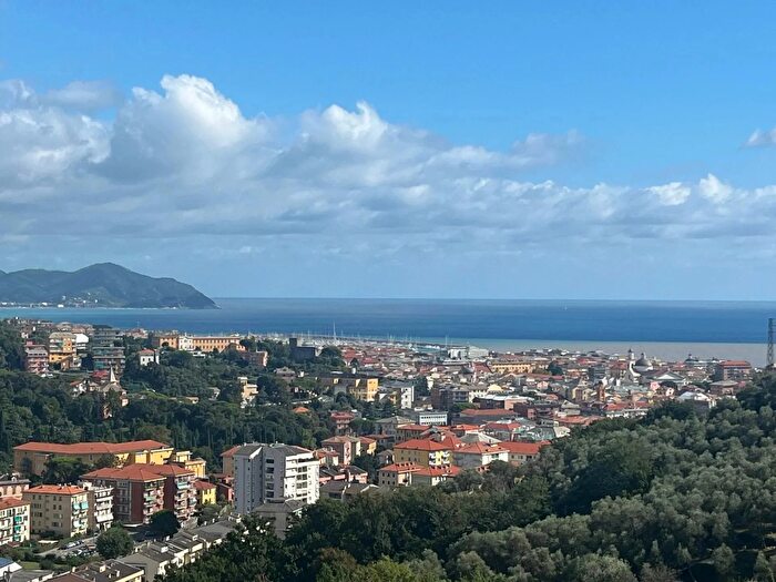 Casa con 5 locali in vendita in Chiavari