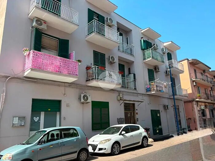 Appartamento bilocale in vendita in Via Napoli, Napoli