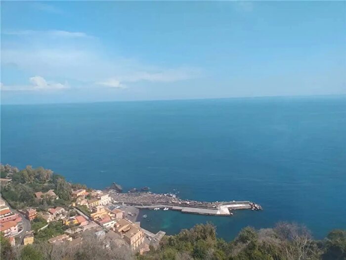 Appartamento con 6 locali in affitto in CSo Alcide De Gasperi, Acireale