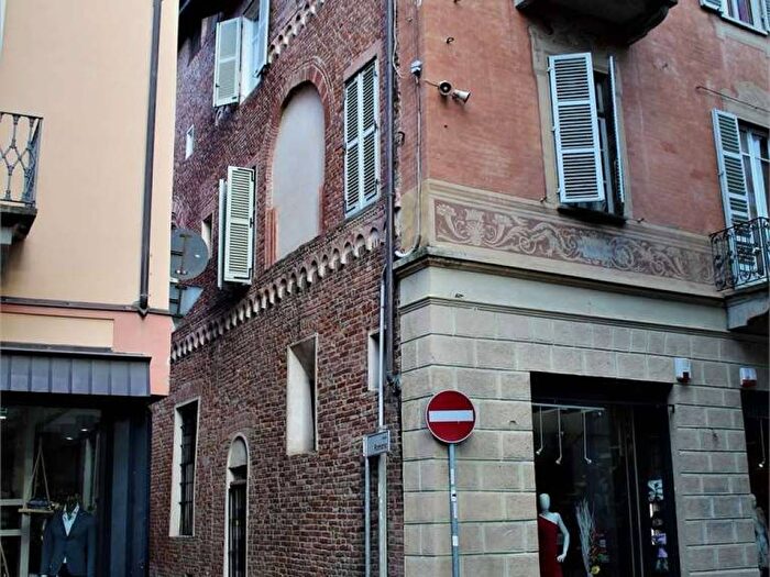 Appartamento trilocale in affitto in Vicolo Romano, Centro Storico, Chieri