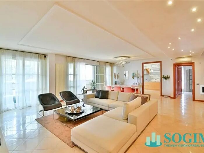 Appartamento quadrilocale in vendita in Via Odescalchi, Seregno