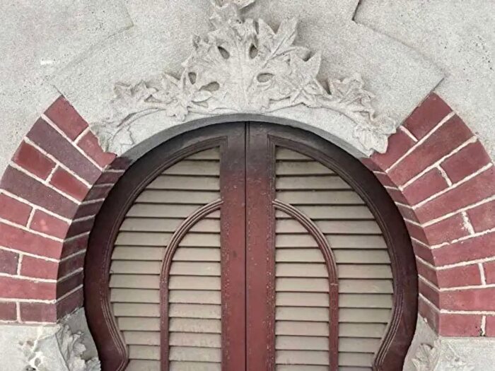 Appartamento quadrilocale in vendita in Via Saffi, Milano