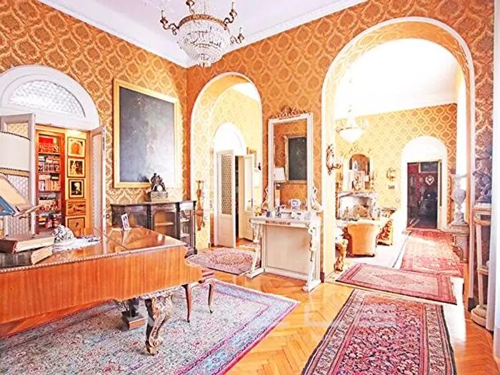 Appartamento con 12 locali in vendita in Via Antonio Locatelli, Bergamo