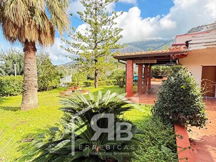 Casa con 7 locali in vendita in Via Argo, Carini