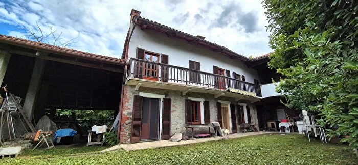 Casa con 12 locali in vendita in Strada Giaccona, Castagneto Po