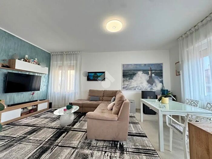 Casa quadrilocale in vendita in Via Brasco, Montelabbate