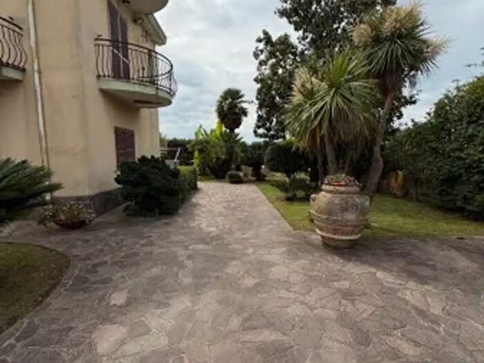 Appartamento quadrilocale in vendita in Via Lago Bracciano, Pontecagnano Faiano