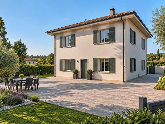 Casa con 9 locali in vendita in Via Bianco da Durazzo, Forli'