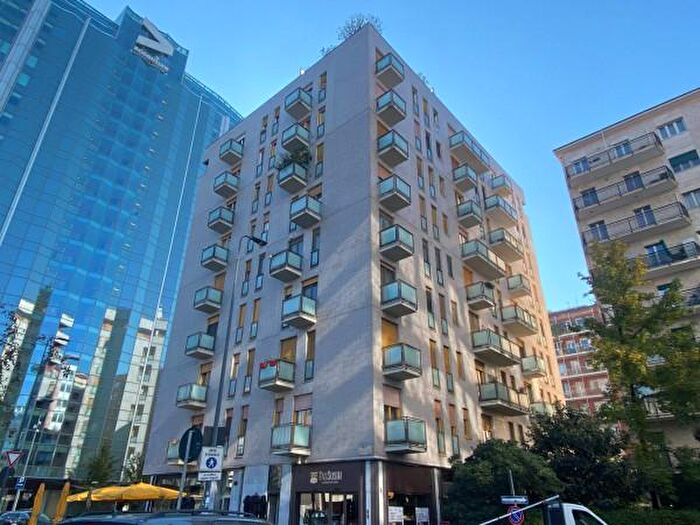 Appartamento trilocale in vendita in Via Nino Bonnet, Milano