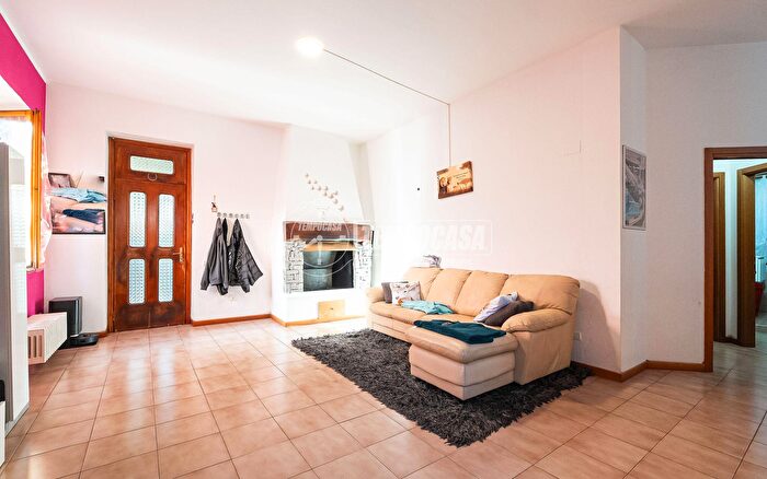 Appartamento trilocale in vendita in Mariano Comense