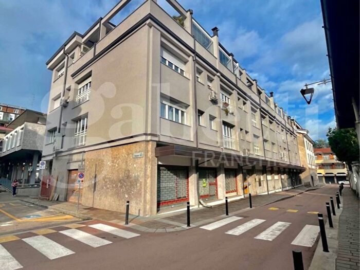 Appartamento trilocale in affitto in via varese, Centro, Garbagnate Milanese