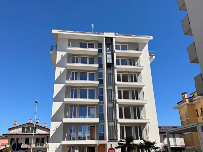 Appartamento trilocale in vendita in Via Pieve di Soligo, Jesolo