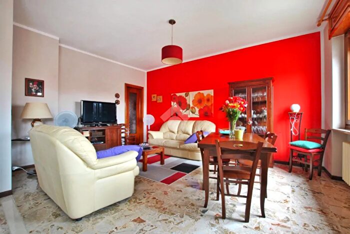 Appartamento trilocale in vendita in Via Cavour, Livorno Ferraris