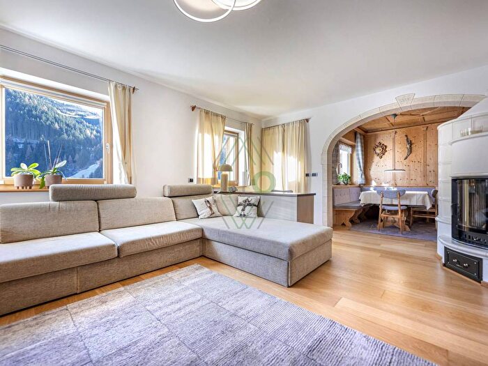 Appartamento quadrilocale in affitto in Strada La Poza, La Poza, Selva di Val Gardena