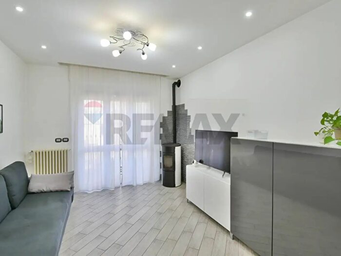 Appartamento trilocale in vendita in Via Vincenzo Bellini, Barlassina