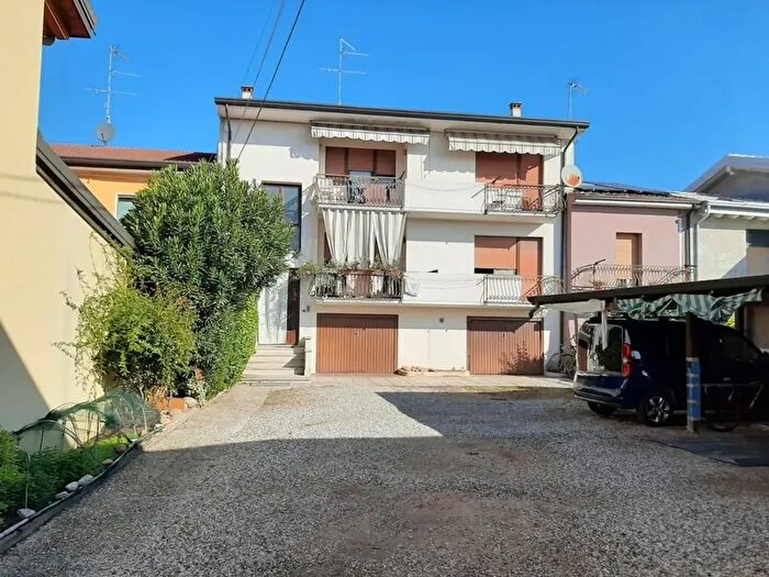 Appartamento quadrilocale in vendita in Valeggio Sul Mincio