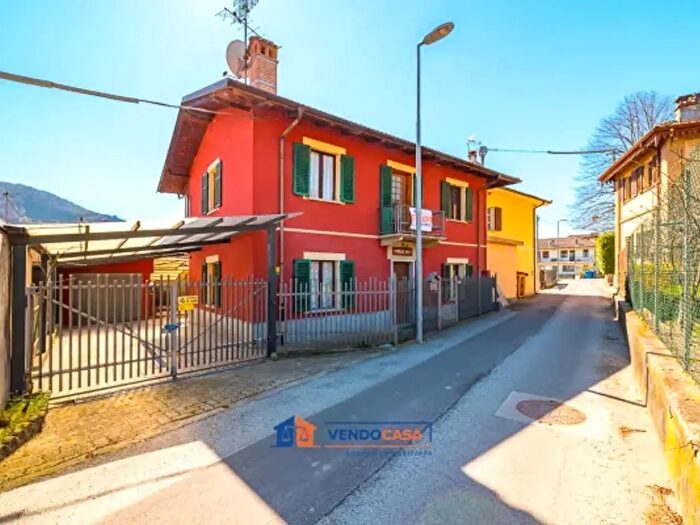 Casa quadrilocale in vendita in Via Varaire, Piasco