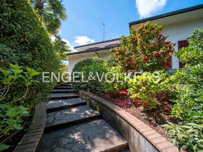 Casa con 6 locali in vendita in Via Papa Innocenzo XI, Fino Mornasco