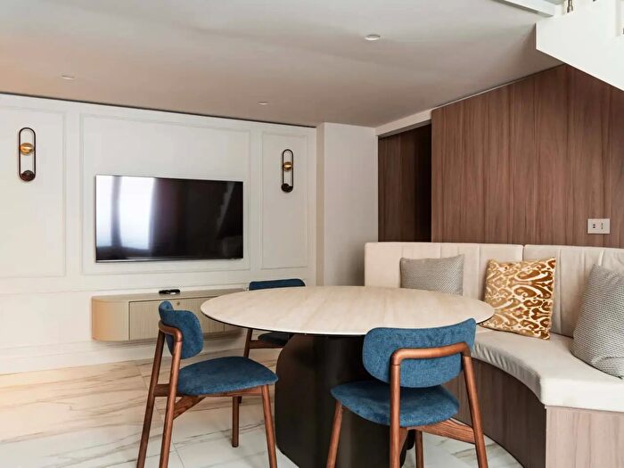 Appartamento monolocale in affitto in Via Fieno, Milano