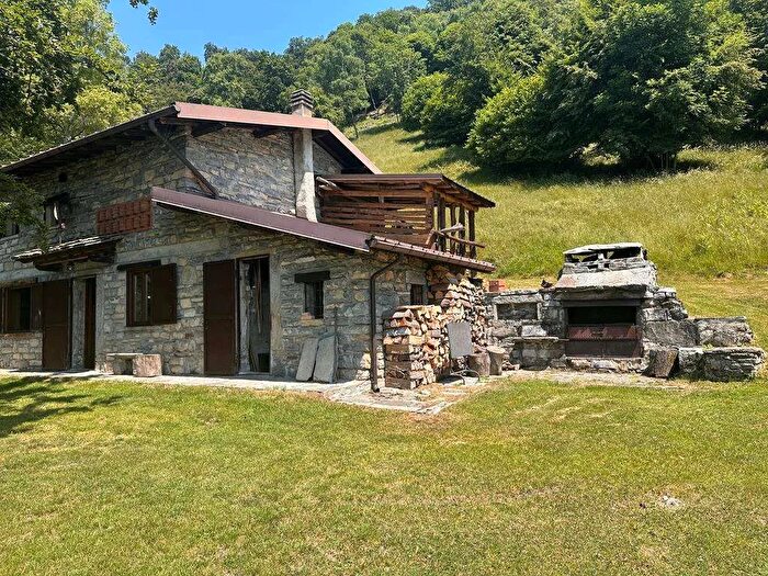 Casa bilocale in vendita in Località Oria, Centro Valle Intelvi