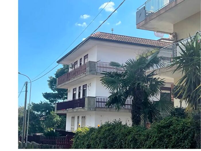 Appartamento trilocale in vendita in Via C Barbagallo, Aci SantAntonio