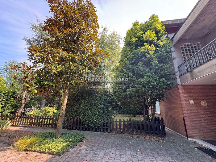 Casa con 7 locali in vendita in AdZe Strada Morane, Modena