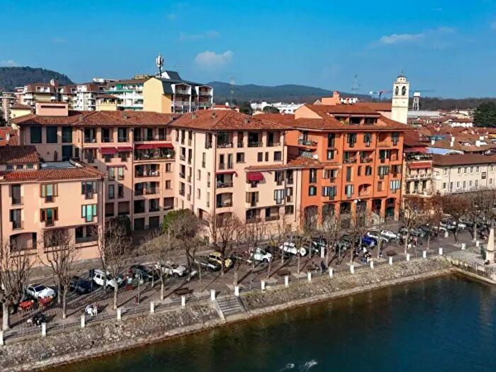 Appartamento in vendita in Via Roma, Sesto Calende