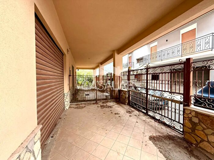 Appartamento quadrilocale in vendita in Via Alpi, Carini